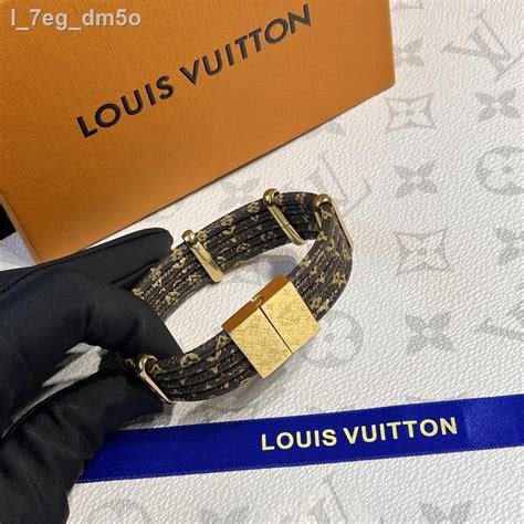 สร้อยข้อมือ louis vuitton ผู้หญิง